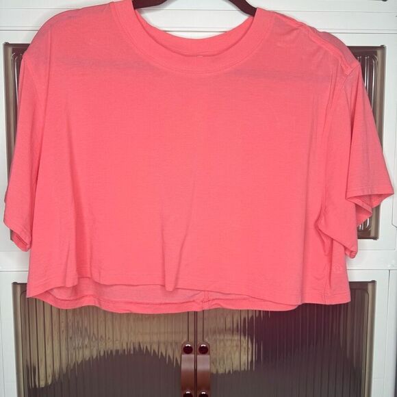 Lululemon All Yours Cropped T-Shirt, Raspberry Cream, Next-to-New, Size 8 - Picture 5 of 7